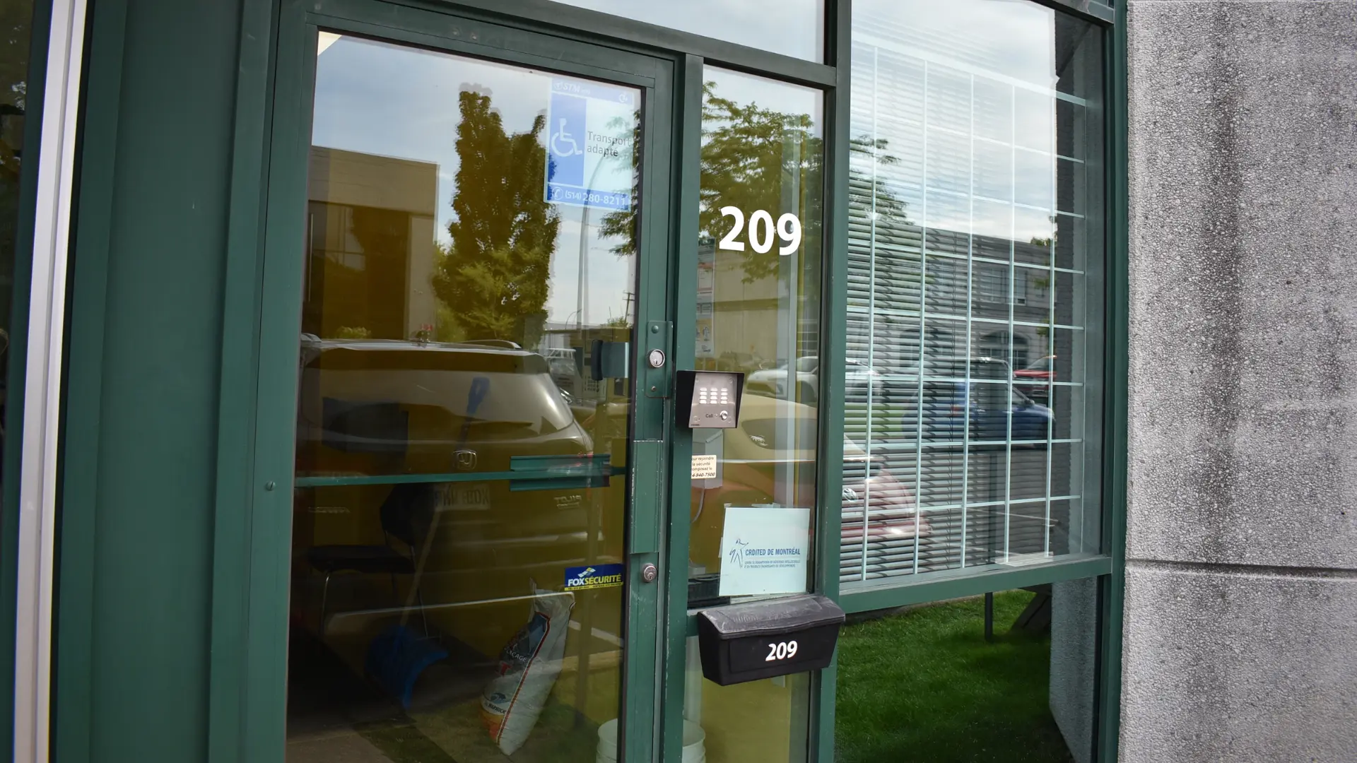 Entrée privée du local 209
